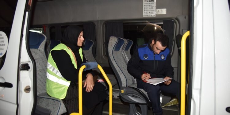 KARTEPE’DE ÖĞRENCİ SERVİSLERİDE SIKI DENETİM UYGULANMAYA BAŞLADI.