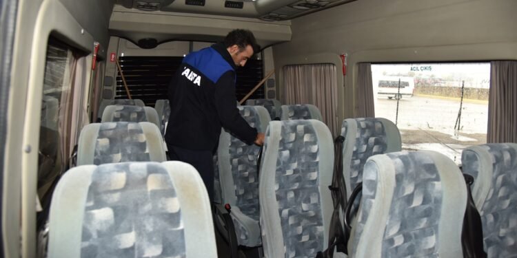 KARTEPE’DE ÖĞRENCİ SERVİSLERİDE SIKI DENETİM UYGULANMAYA BAŞLADI.