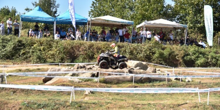 ŞAMPİYONLAR KUPALARINI ALDI