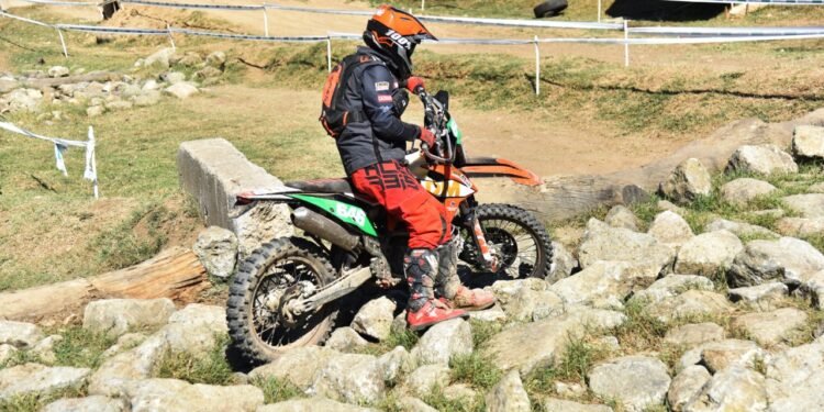 ŞAMPİYONLAR KUPALARINI ALDI