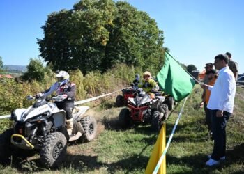 ŞAMPİYONLAR KUPALARINI ALDI