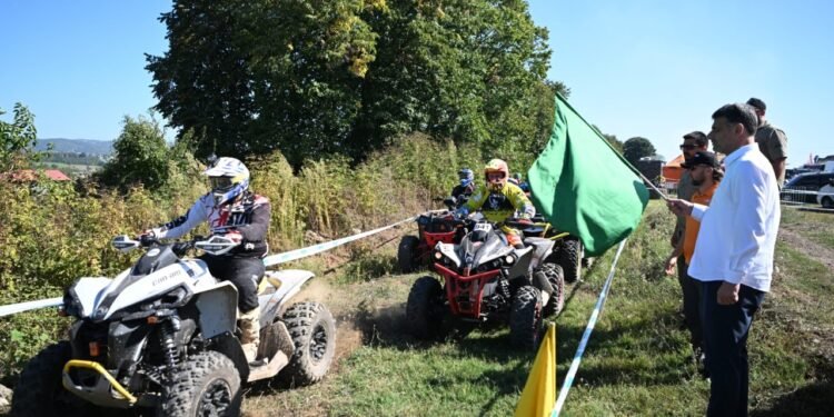 ŞAMPİYONLAR KUPALARINI ALDI