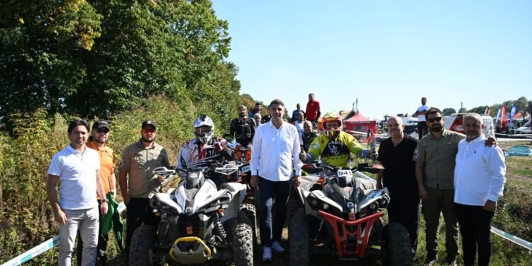 ŞAMPİYONLAR KUPALARINI ALDI