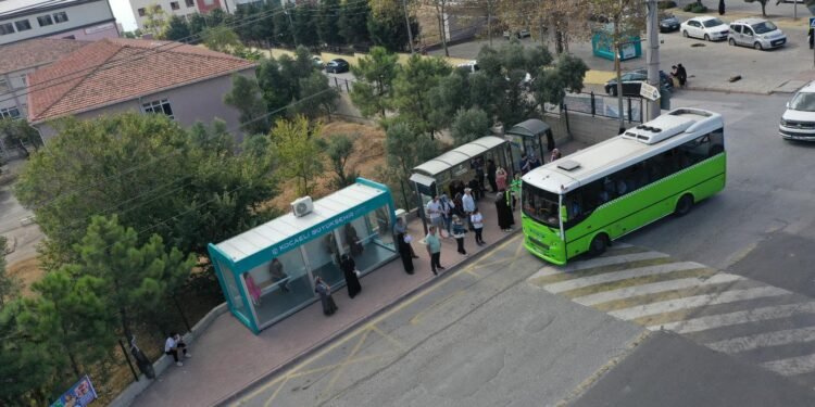 Kocaeli’de duraklar yenileniyor