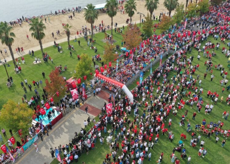 Kocaeli 100. yılda  ‘Cumhuriyet’ aşkına koştu