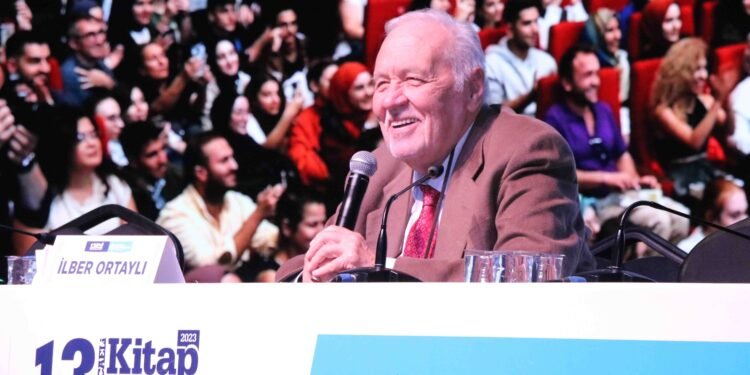 Kitap Fuarı’nda İlber Ortaylı’ya büyük ilgi