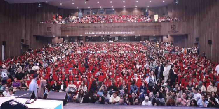 Kitap Fuarı’nda İlber Ortaylı’ya büyük ilgi