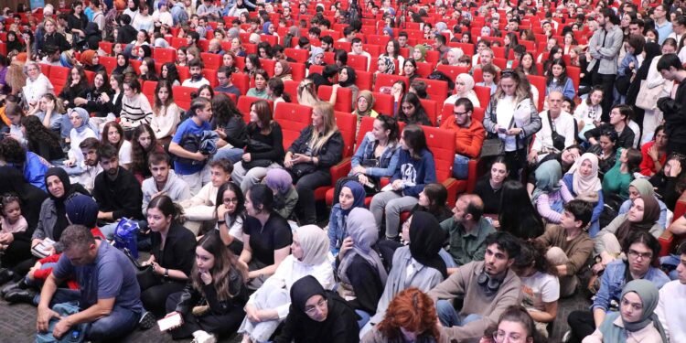 Kitap Fuarı’nda İlber Ortaylı’ya büyük ilgi
