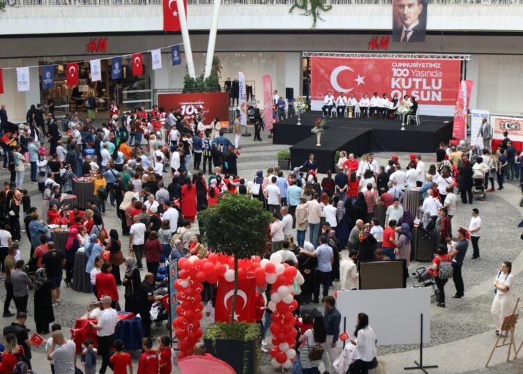 Özel bireylerden 100. yılda anlamlı etkinlik