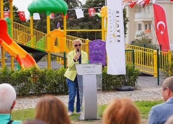 Ayvalık adliyesi karşısındaki parka, yargıtay onursal cumhuriyet başsavcısı Sabih Kanadoğlu’nun adı verildi