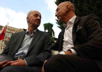 “Bana kırmızıyı anlat”