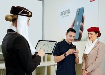 Emirates, Uçak İçi Hizmetleri Geliştirmek için Kabin Ekibine 20.000 Apple Ürünü Sağlıyor