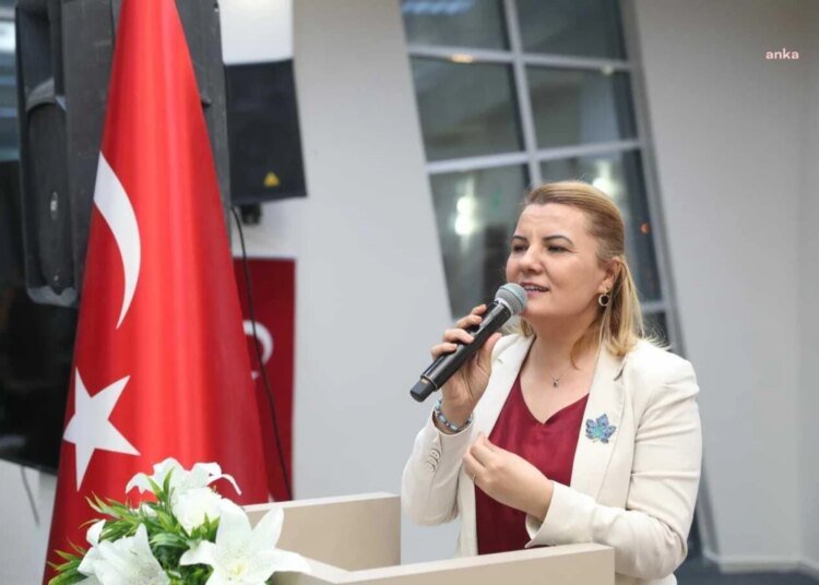 İzmit Belediye Başkanı Yöre Dernekleriyle Bir Araya Geldi