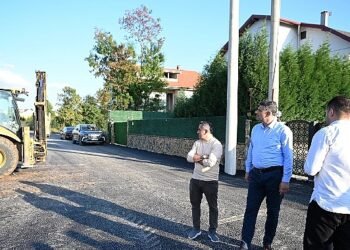 Kartepe’de Beş Caddeye 3250 Ton Asfalt Serildi