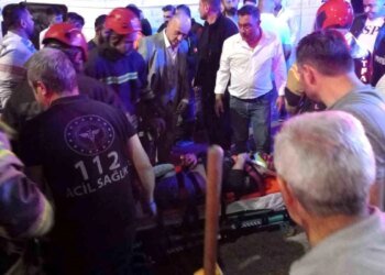 Kocaeli’de minibüs kaza yaptı: 3 yaralı