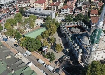 Körfez Yarımca Meydanı gün yüzüne çıkıyor