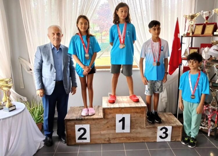 Preveze Deniz Zaferi Yelken Yarışları Kupası’nda Dereceye Giren Sporcular Ödüllerini Aldı