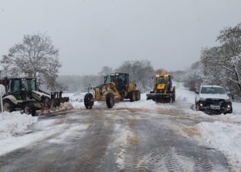 Büyükşehir’in kar kaplanları iş başında