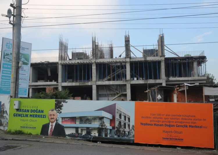 Gençlik hizmetlerinde durmak yok