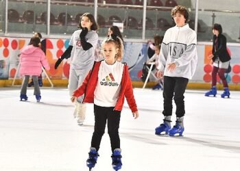 Aşık Veysel Buz Sporları Salonu’nda tatil yoğunluğu