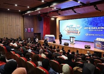 Bağcılar Belediyesi’nden üniversiteye hazırlanan öğrencilere kitap desteği