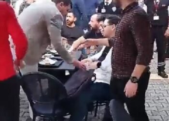 İsrail Protestosunda Kahve Dükkanında Olay Çıktı