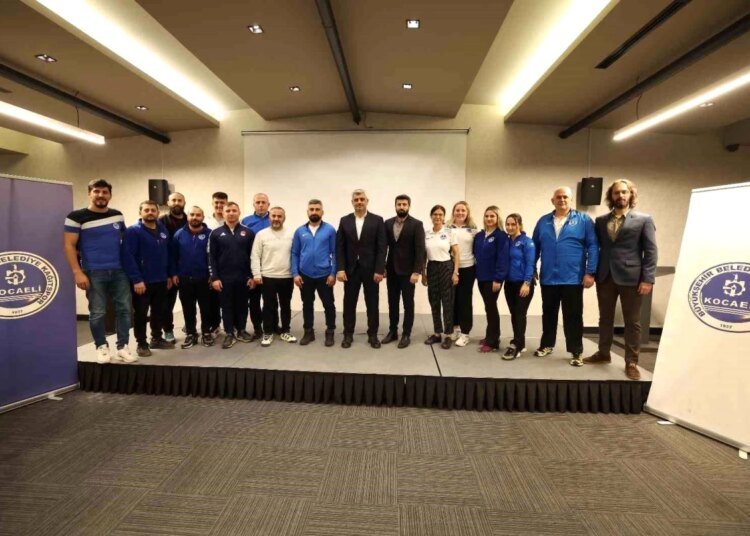 Kağıtspor Kulübü’nün dev eğitmen kadrosu bir araya geldi
