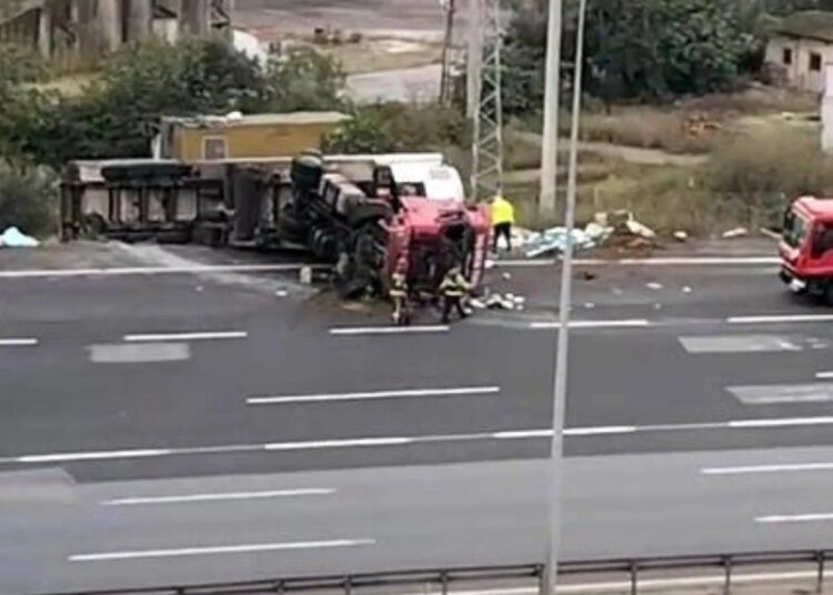Osmangazi Köprüsü Girişinde Tır Devrildi