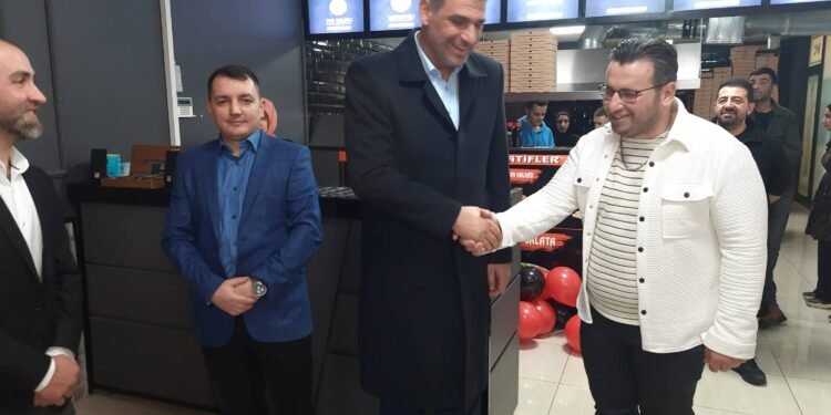 Pizza Storm Kartepe Şubesi; FSM Açıldı..