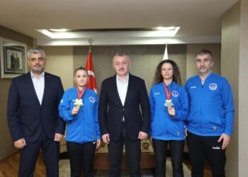 Başkan Büyükakın şampiyon kardeşlerle buluştu