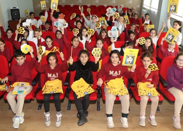 Büyükşehir, çocuklara hayvan sevgisi aşılıyor