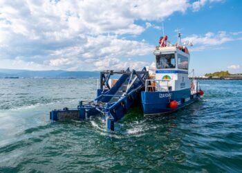 Dere, deniz ve kıyılardan 49 kamyon katı atık