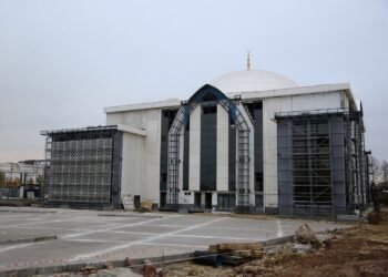 Kartepe’nin modern mimarili camisi yükseliyor