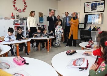 Başkan Pekyatırmacı minik öğrencilerin davetine kayıtsız kalmadı