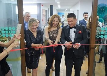 Dermatolog Dr. Emel Polat Yeni Kliniği Clinique Beaute’ Ve ReGen Up-Life’ın açılışını dostlarıyla birlikte gerçekleştirdi