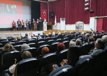Foça’da türk kadınına seçme ve seçilme hakkı verilişinin 89.yıl dönümü anıldı