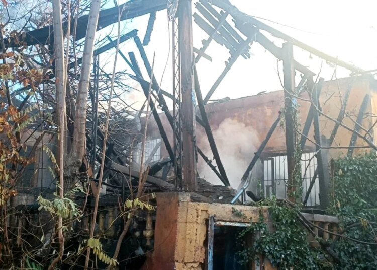 Gebze’de Gecekondu Alev Alev Yandı, Sahibi Gözaltına Alındı