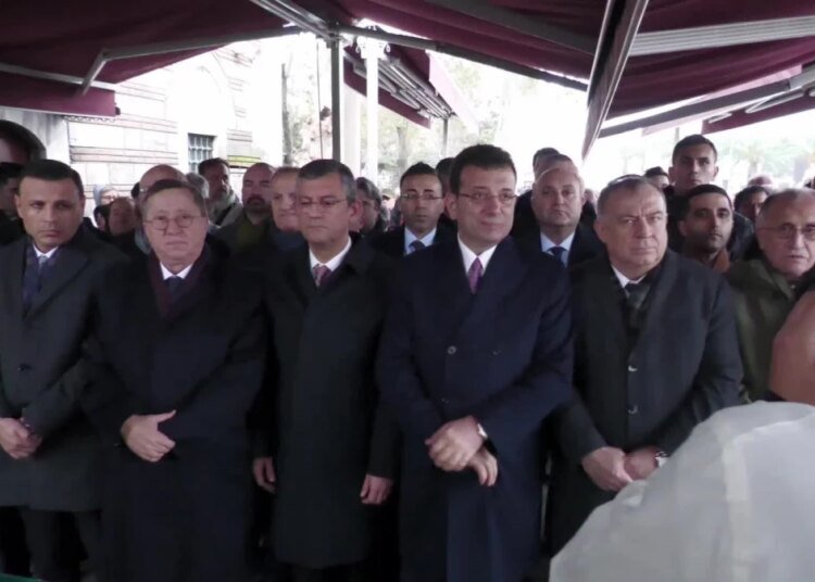 İYİ Parti Kocaeli Milletvekili Lütfü Türkkan’ın halası Makbule Türkkan için cenaze töreni düzenlendi