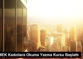İZMEK Kadınlara Okuma Yazma Kursu Başlattı
