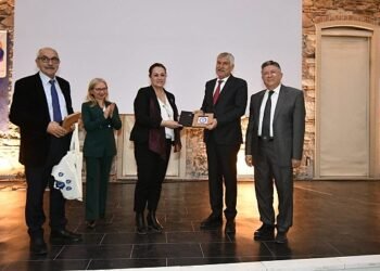 İzmir’de Depremle Yaşam Sempozyumu yapıldı