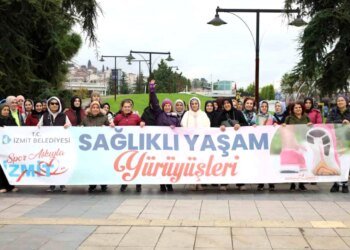 İzmit Belediyesi Kadınlara Yürüyüş Organizasyonu Düzenledi