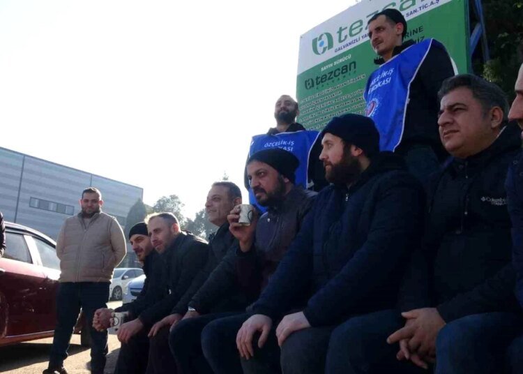 Kartepe’deki Fabrika İşçileri Kışlık Kıyafet Talebiyle İşi Bıraktı