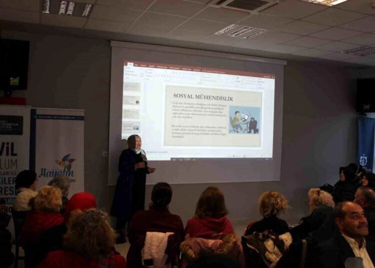 Kocaeli’de 65 yaş üstü vatandaşlara internet dolandırıcılığına karşı eğitim verildi