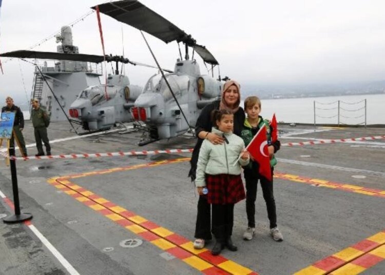 TCG Anadolu, Kocaeli’de ziyarete açıldı