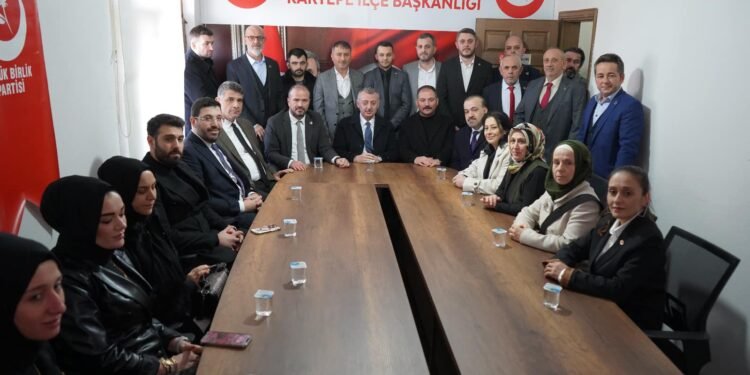 Başkan, Büyükakın; Büyük Birlik Partisi Kartepe İlçe Teşkilatını Ziyaret Etti.