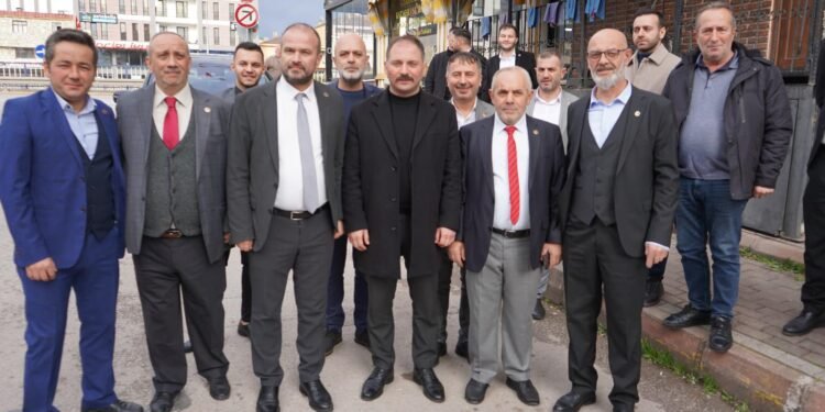 Başkan, Büyükakın; Büyük Birlik Partisi Kartepe İlçe Teşkilatını Ziyaret Etti.