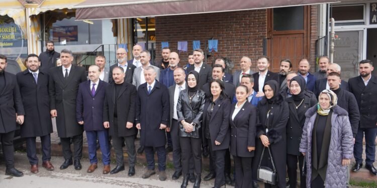 Başkan, Büyükakın; Büyük Birlik Partisi Kartepe İlçe Teşkilatını Ziyaret Etti.