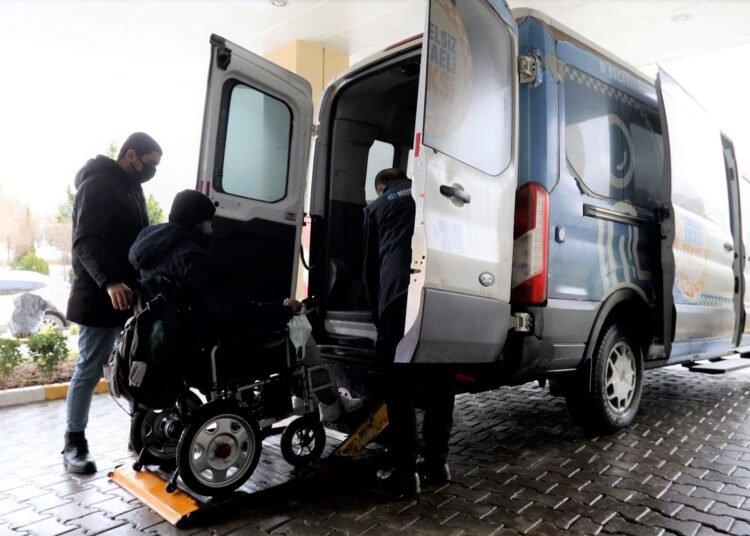 Engelsiz Taksiyle 26 bin 326 ulaşım hizmeti;  Büyükşehir ile engelsiz şehir