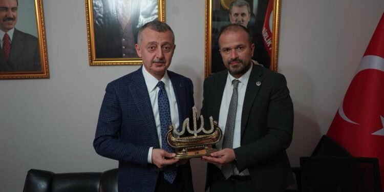 Başkan, Büyükakın; Büyük Birlik Partisi Kartepe İlçe Teşkilatını Ziyaret Etti.