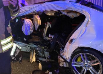 Başiskele’de Otomobil Bariyere Çarptı: 2 Ölü, 1 Yaralı